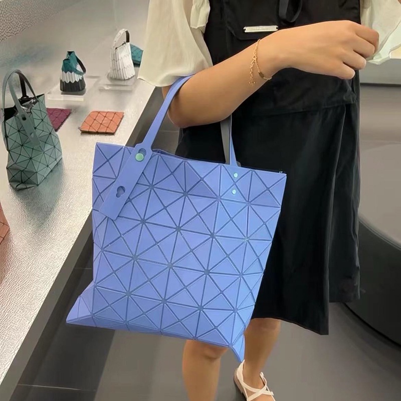 Túi Xách Hình Học Màu Trắng Sữa Phân Cực 2023 Issey Miyake March Cho Nữ