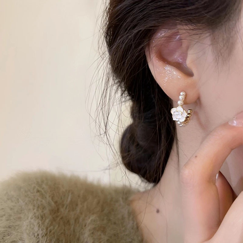 Khuyên Tai Kim Loại Hình Hoa Trà Đính Ngọc Trai Thời Trang Hàn Quốc