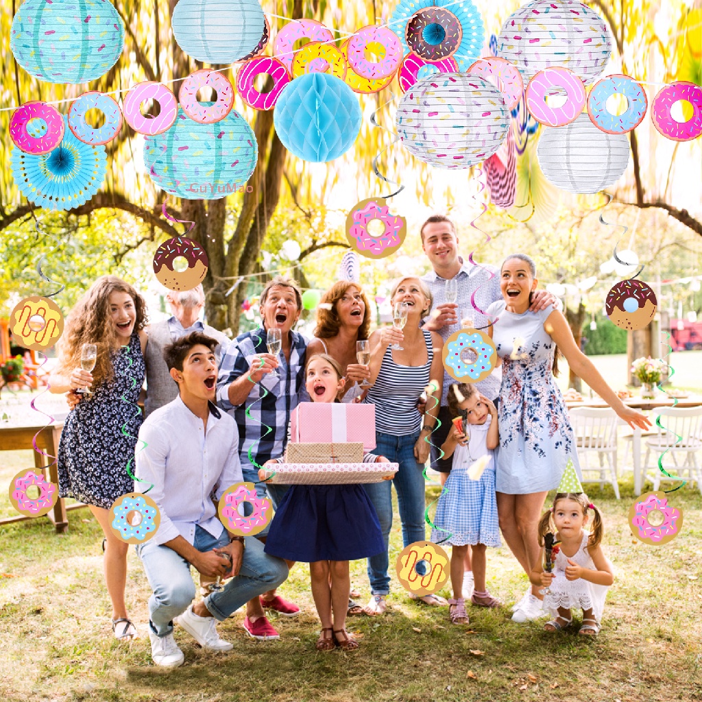 Bộ 23 Cái Đèn Lồng + 4 Vòng Hoa Hình Bánh Donut + 6 Cái Cho Trang Trí Tiệc Sinh Nhật
