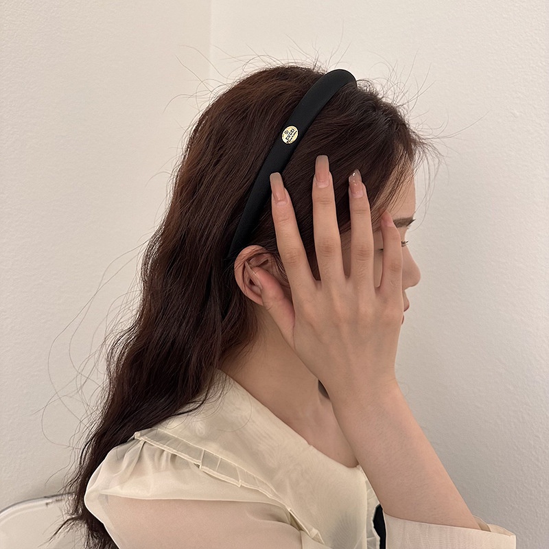 Băng Đô Cài Tóc Bằng Xốp Satin In Chữ Kim Loại Hình Oval Phong Cách Mới Đơn Giản Cho Nữ