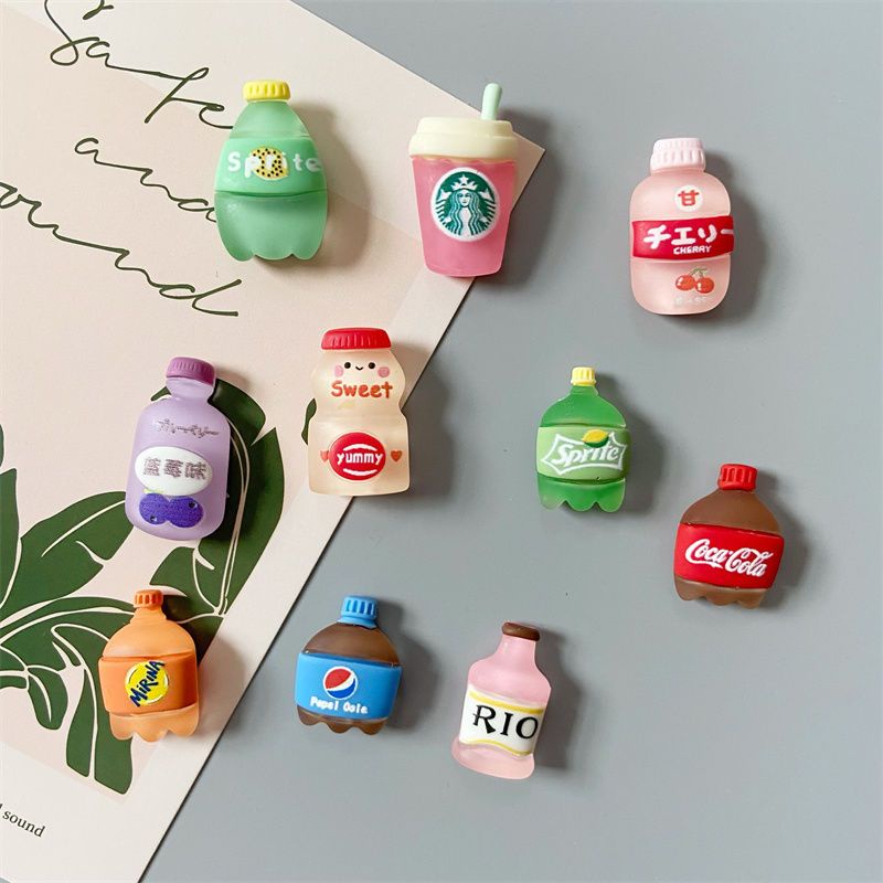 Set 11 Sticker Nam Châm Dán Tủ Lạnh Hình Chai Nước Ngọt Mini
