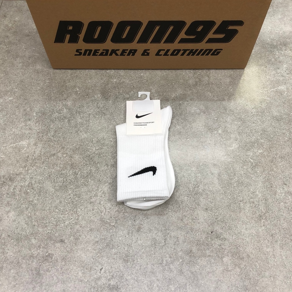 [ROOM95] TẤT NIKE CAO CỔ TRẮNG