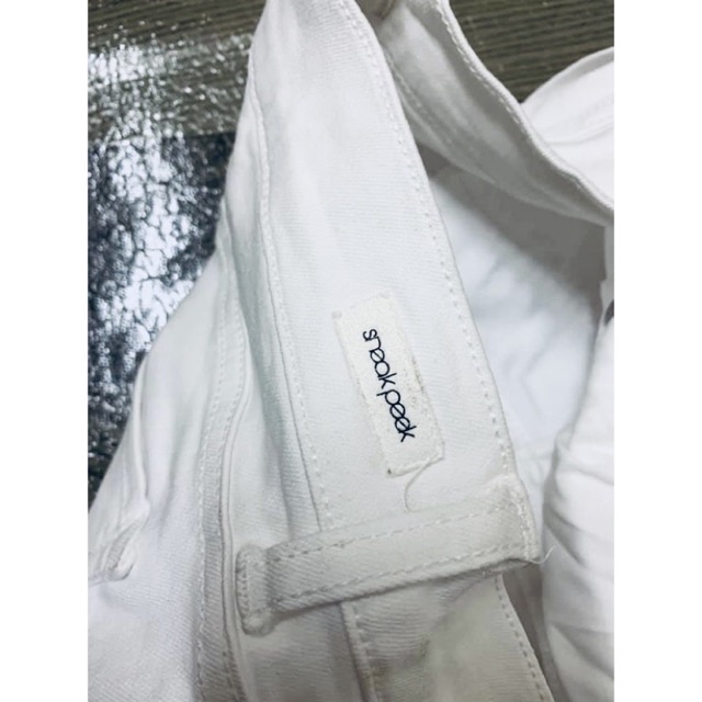 Quần jean sneak peek