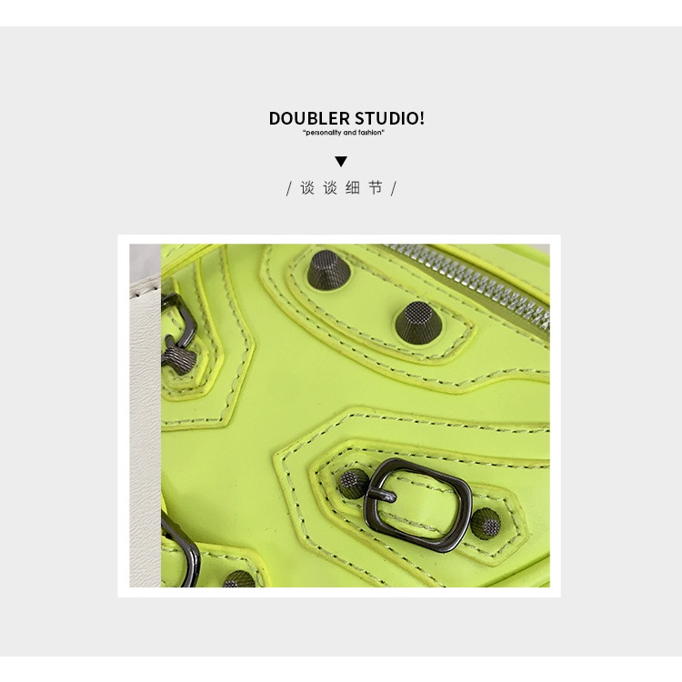 Túi Đeo Chéo Vai Mùa Hè 2023 Phối Đinh Tán Hình Trái Tim Phong Cách Punk Cho Nữ