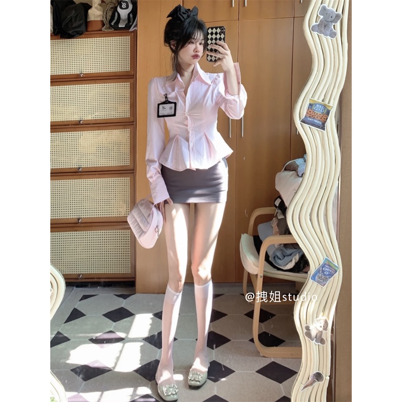 Áo Sơ Mi POLO Màu Hồng Nhẹ Nhàng Thanh Lịch Thiết Kế Áo Sơ Mi Mỏng Vừa Vặn Với Sọc Dọc. Cô Gái Nóng Bỏng Gợi Cảm. Quần Dài Thiết Kế Ngọt Ngào Dễ Thương Dành Cho Nữ