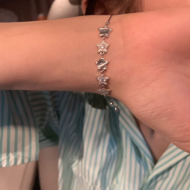 Vòng Tay Đính Đá Opal Hình Ngôi Sao Năm Cánh Nhỏ Siêu Đẹp Sang Trọng Nhẹ Nhàng Thiết Kế Chất Lượng Cao Dành Cho Bạn Nữ
