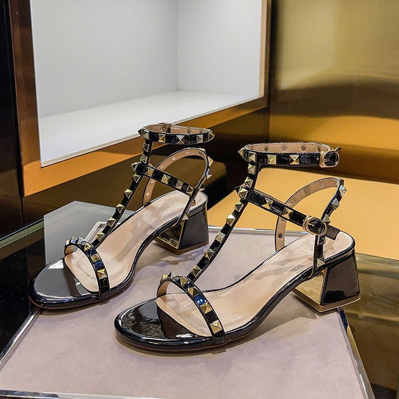 Giày Sandal Cao Gót Dày Đính Đinh Tán Thời Trang Mùa Hè Cá Tính Không Mệt Mỏi Phong Cách Nàng Tiên Cá TíNh 5 Bán Chạy