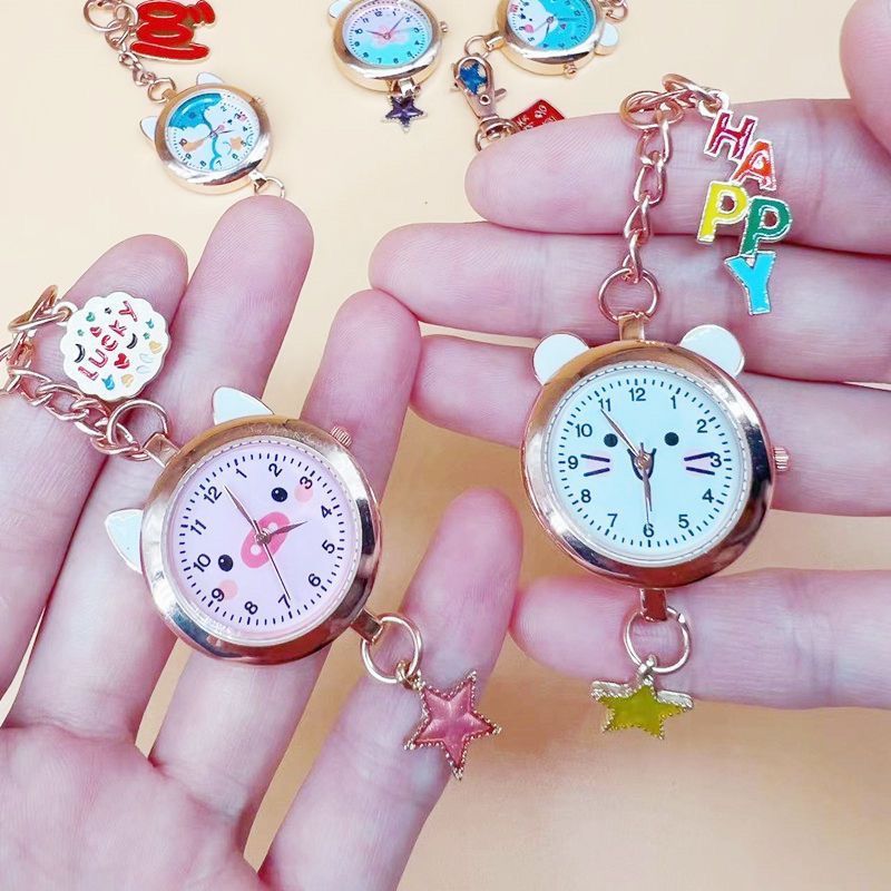 Đồng Hồ Treo Tường Kỹ Thuật Số Màu Vàng Hồng Mặt Tròn Họa Tiết Hoạt Hình Dễ Thương Nhỏ Gọn Cho Học Sinh