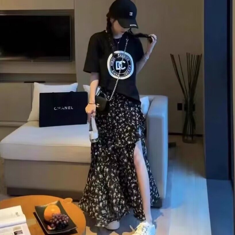 Set Áo Thun Ngắn Tay + Chân Váy Xẻ Tà Họa Tiết Hoa Thời Trang Dành Cho Nữ