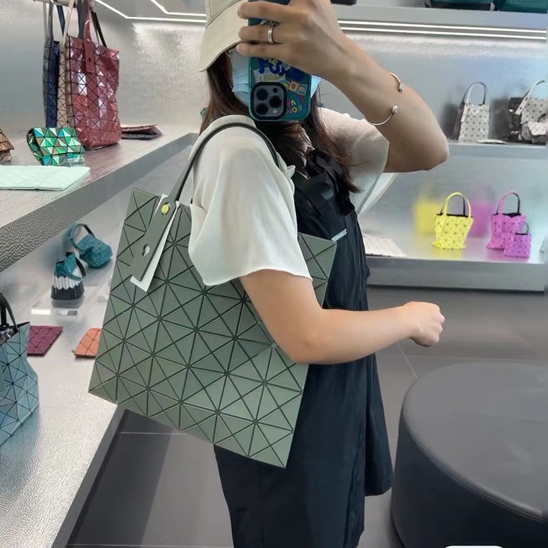 Túi Xách Hình Học Màu Trắng Sữa Phân Cực 2023 Issey Miyake March Cho Nữ