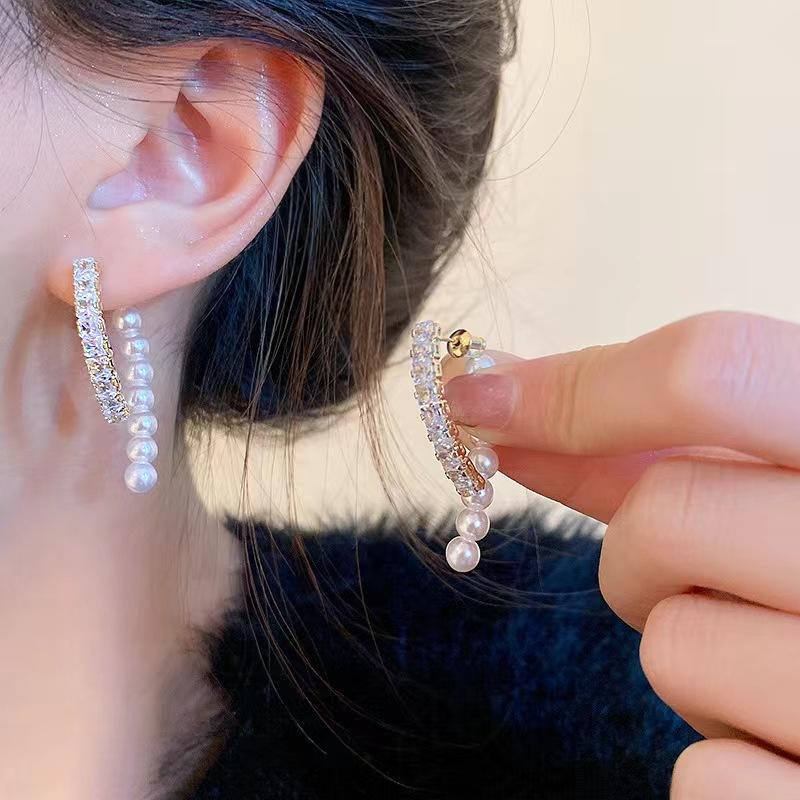 Daisy® Khuyên tai thời trang bông tai tua rua phối đá zircon cá tính thời trang sành điệu cho nữ Female