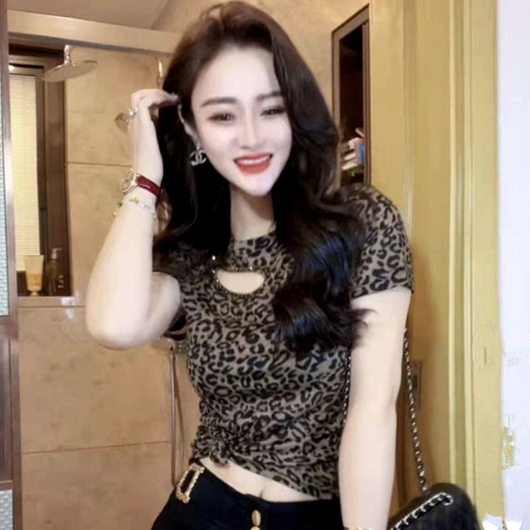 Áo Thun Tay Ngắn Dáng Ôm Họa Tiết Da Báo Thời Trang Quyến Rũ Cho Nữ