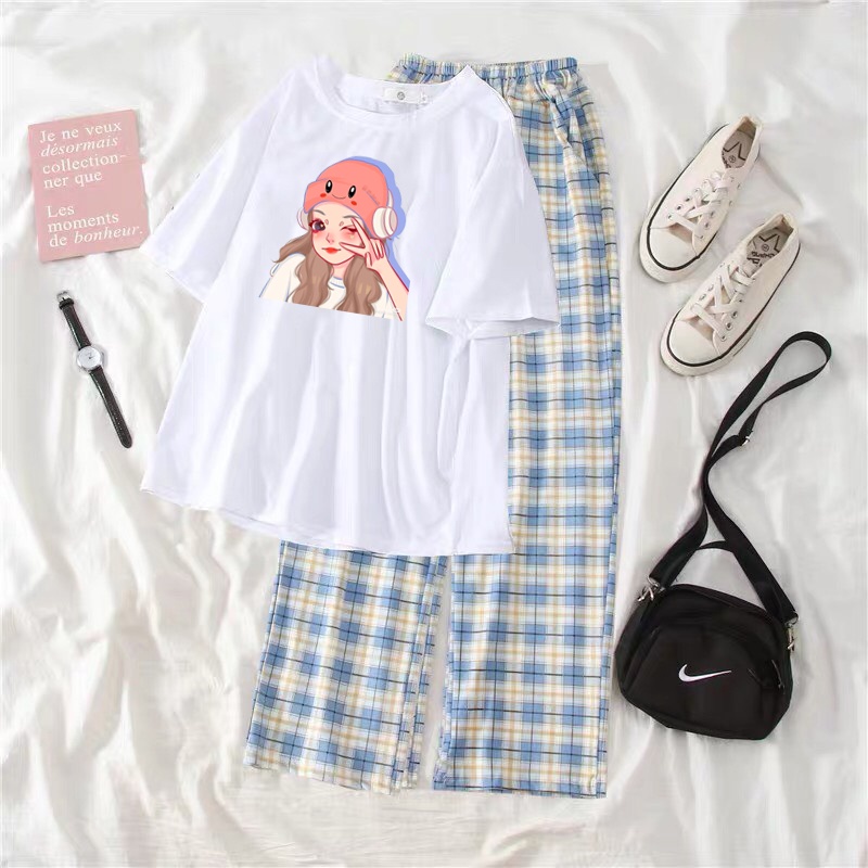 Sét quần áo nữ in hình cô bé nghe nhạc kèm quần kẻ