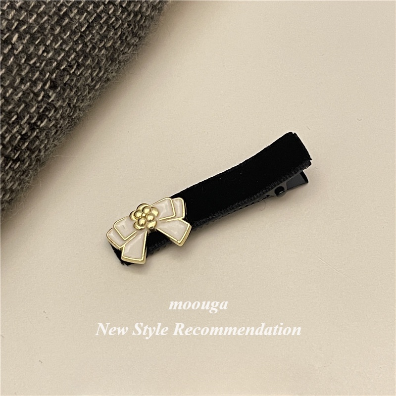 Moouga / Kẹp Tóc Mái Nhung Đính Hoa Trà Và Ngọc Trai Bên Hông Phong Cách retro