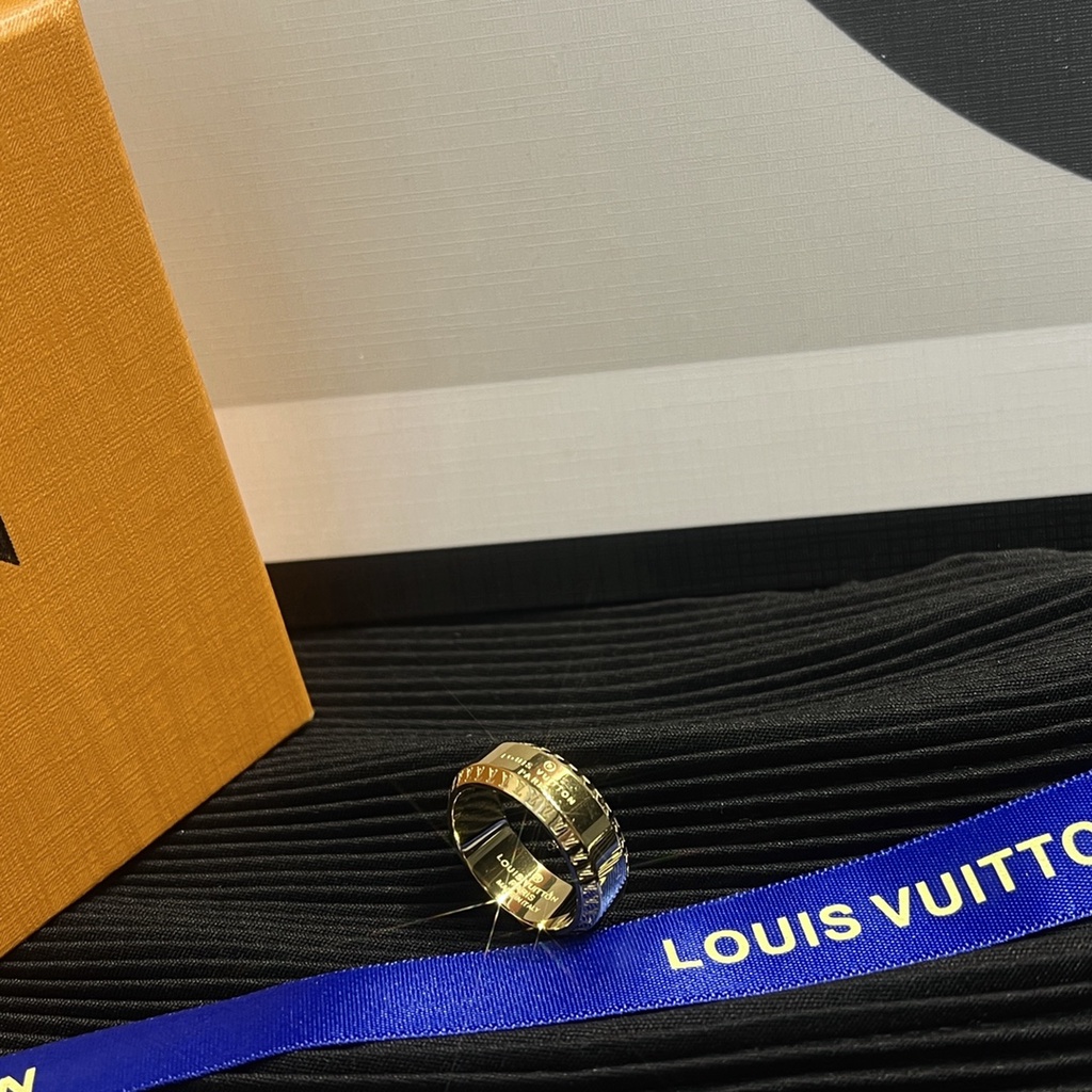 Nhẫn Thép Titan Louis Vuitton Thời Trang Trang Sức Văn Phòng Cho Nam Và Nữ LV Senior Quý Phái Chống Thấm Nước Và Rỉ Sét