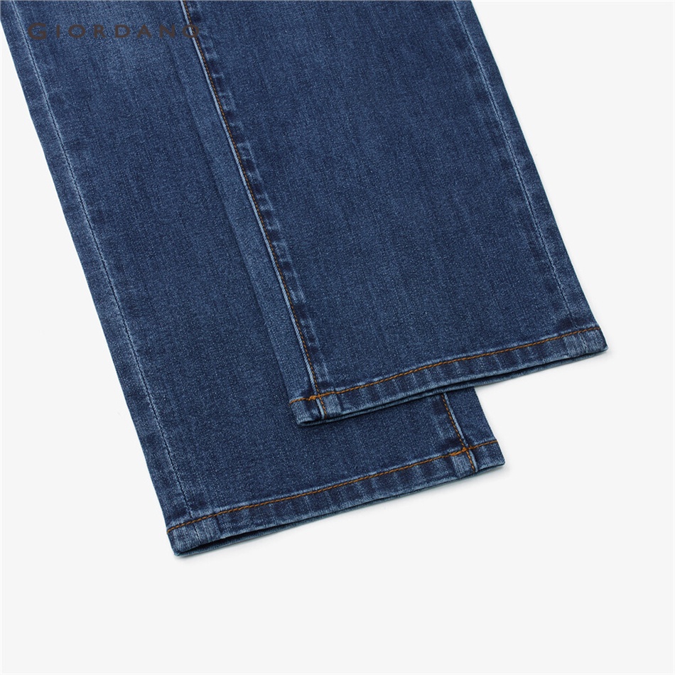 Quần jean denim GIORDANO 18113905 với công nghệ wash đá thiết kế năm túi lưng vừa cho nam