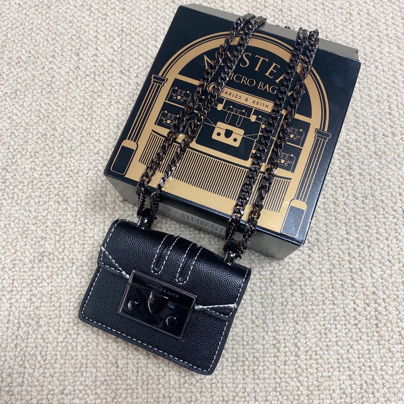 Túi Đeo Chéo mini Có Dây Xích Thời Trang Sành Điệu Cho Nữ 81200015 Túi Xách Tay / Đeo Chéo Vai charles Và keith