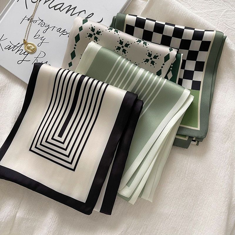 Khăn Quàng Cổ Hai Mặt Bằng Lụa Bóng Kích Thước 120x14