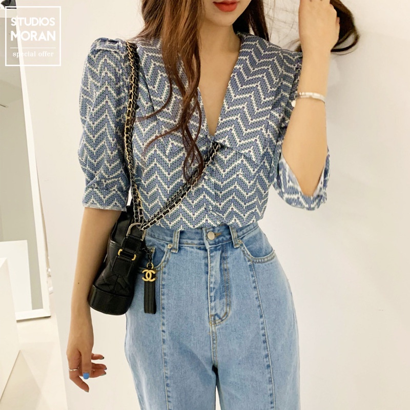 Áo sơ mi nữ kiểu tay bồng hoạ tiết cổ bẻ tam giác MS689