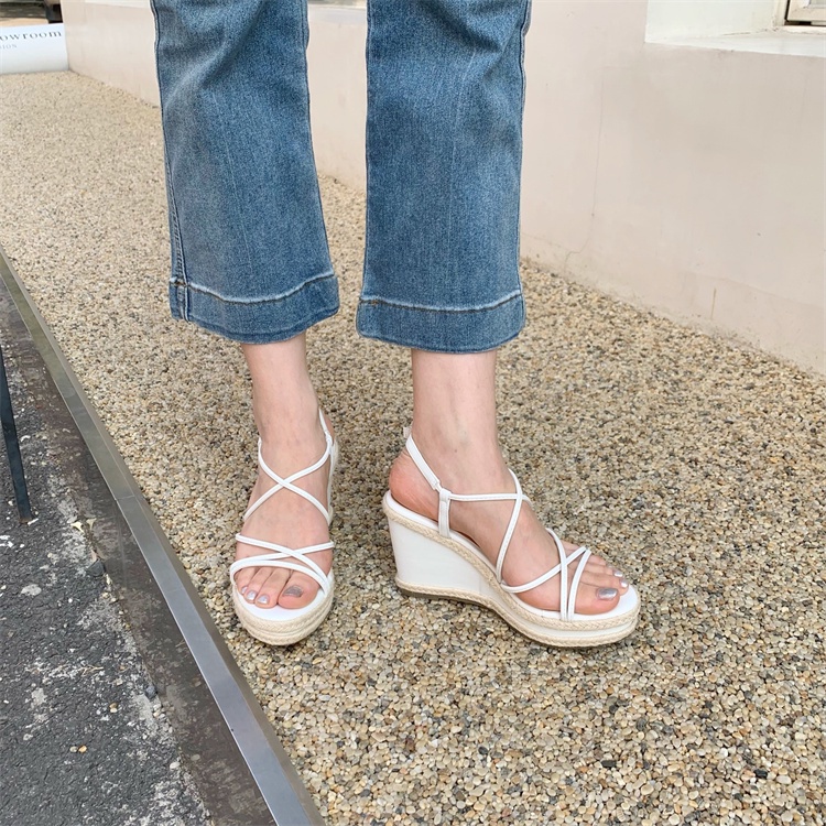 Sandal Đế Xuồng Mùa Hè 2023 Phong Cách Mới Cho Nữ