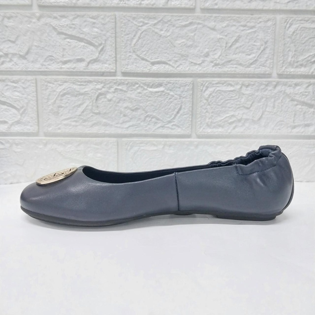 Giày bệt TM logo tròn