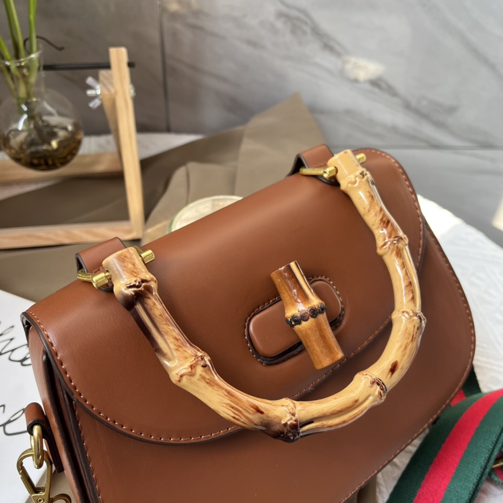 GUCCI6835 Women Sling Bag Casual Elegant Free Shipping Multifunction Crossbody  Saddle Bag M
