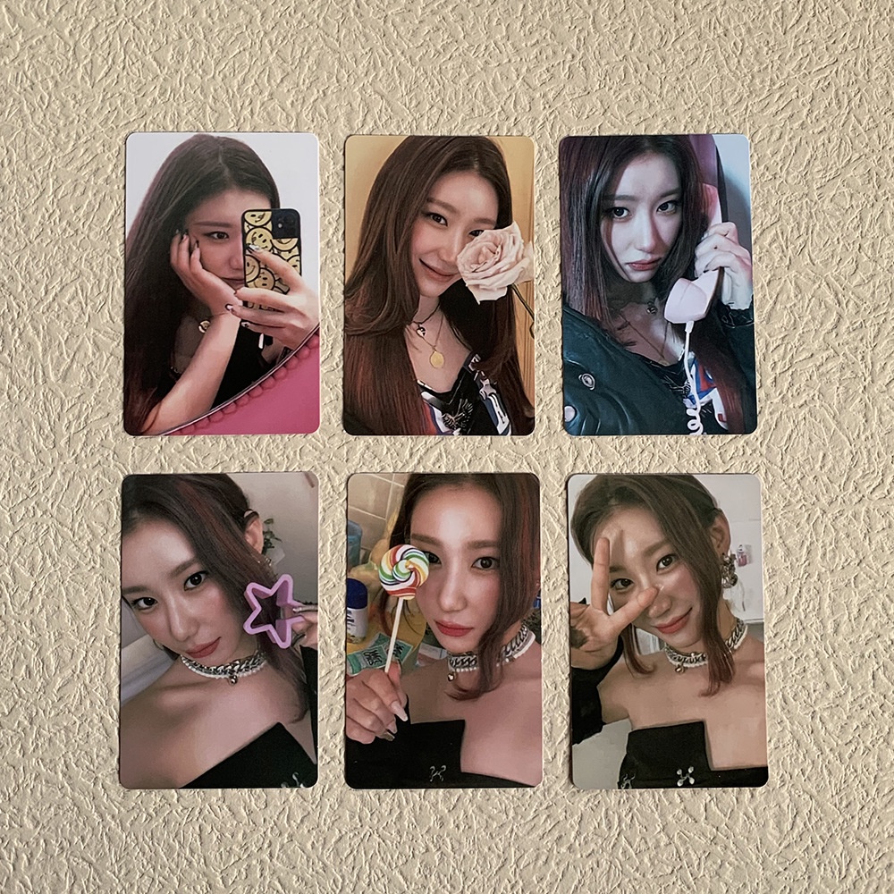 Album Ảnh Thẻ Bài IN Chữ ITZY NEW Album CRAZY IN LOVE Ngẫu Nhiên