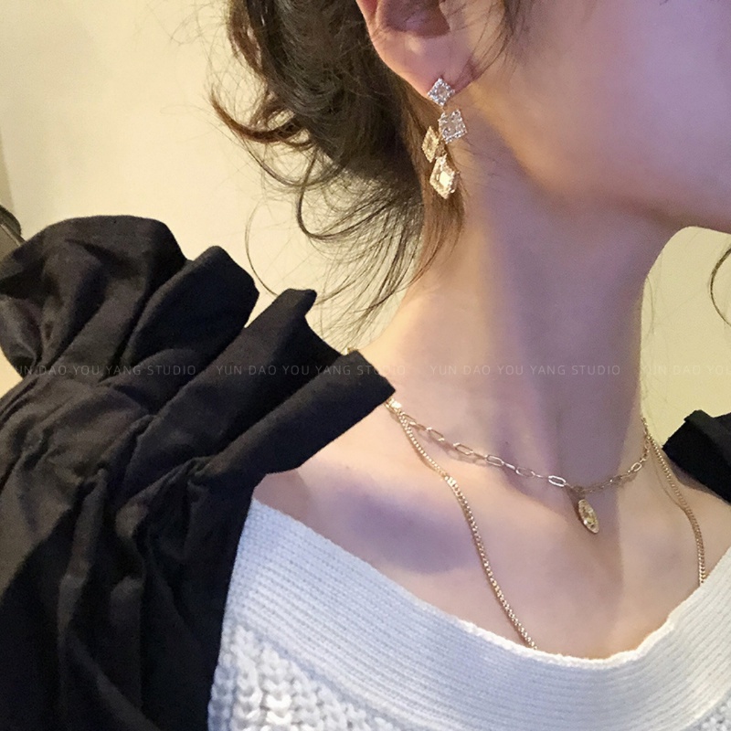 Bông Tai Dáng Dài Đính Đá Phối Tua Rua Phong Cách Pháp Thời Trang Cho Nữ