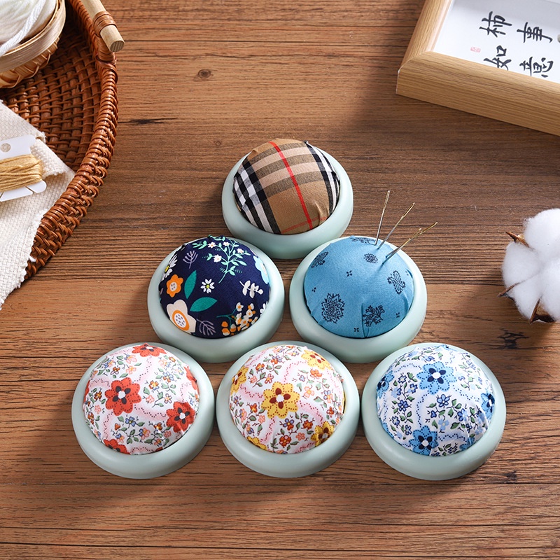 1 Dụng Cụ Xỏ Kim Khâu Đáy Gỗ Họa Tiết Ngẫu Nhiên