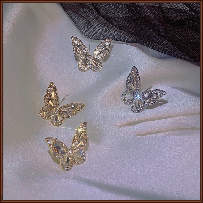 Đôi Khuyên Tai Hình Bươm Bướm Đính Đá Pha Lê Đơn Giản Dành Cho Nữ
