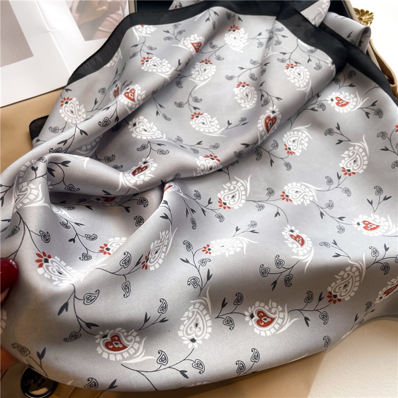 Khăn Choàng Cổ Hình Vuông 70X70Cm In Họa Tiết Hoa / Trái Tim Xinh Xắn Thời Trang Cho Nữ