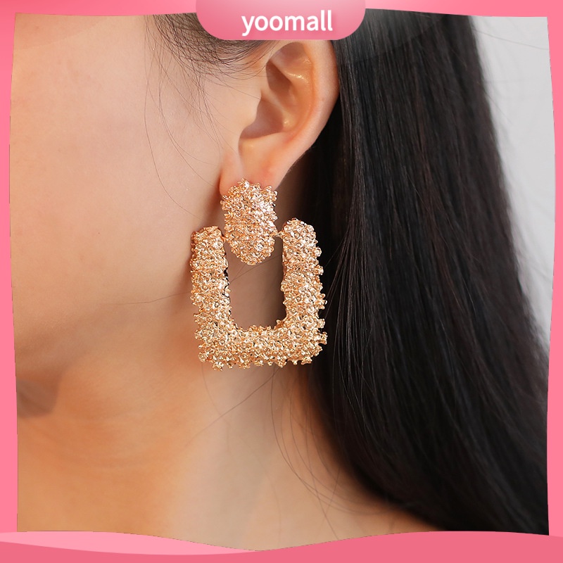 Khuyên Tai Kim Loại Hình Vuông Dập Nổi Họa Tiết Hoa Thời Trang