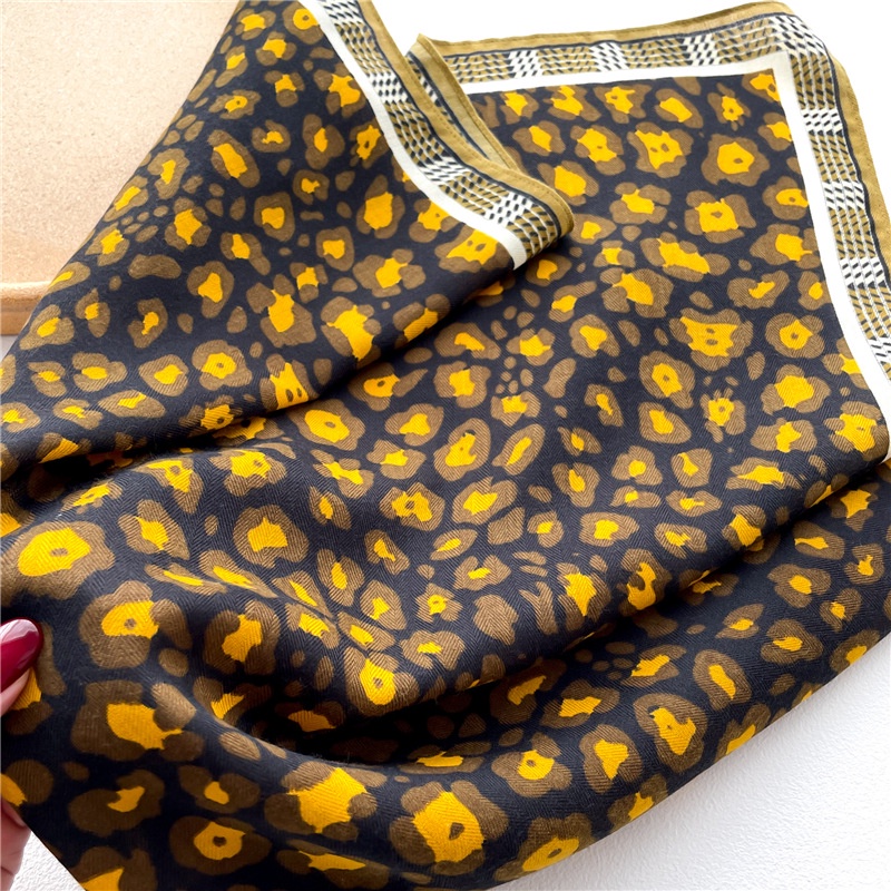 Khăn Choàng Cổ Hình Vuông 65 X 65cm Chất Liệu Cotton Lanh Mỏng Nhiều Màu Sắc Thời Trang Cho Nữ