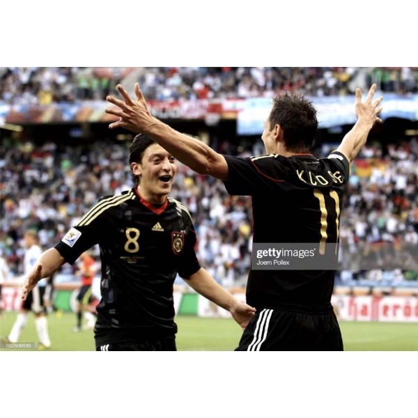 Áo Thun Bóng Đá Đức 2010 Phong Cách Retro Size S-2XL#8 Ozil, OZIL, OZIL, #11 Klose KLOSE, KLOSE, KLOSE,#13 Dép MULLER, MULLER, MULLER,#18 Đồ Chơi Nhân Vật KROOS KROOS Trong Phim Hoạt Hình "KROOS"