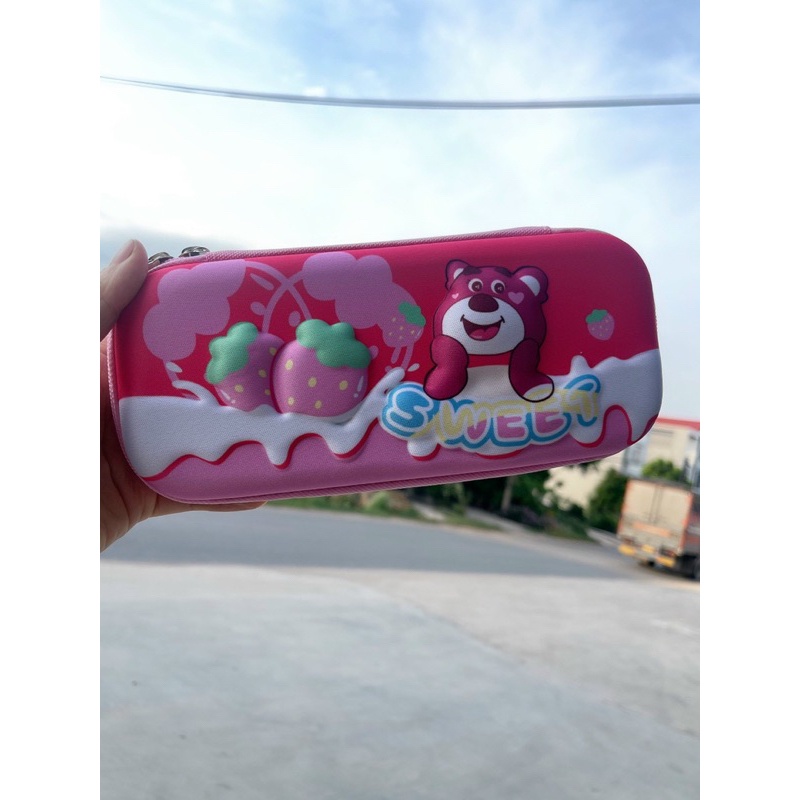 Hộp đựng bút gấu dâu đáng yêu cho bé phạm nghiêp