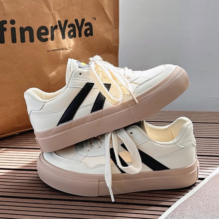 Giày Thể Thao Nữ Đế Bằng Mũi Tròn Thời Trang Năng Động