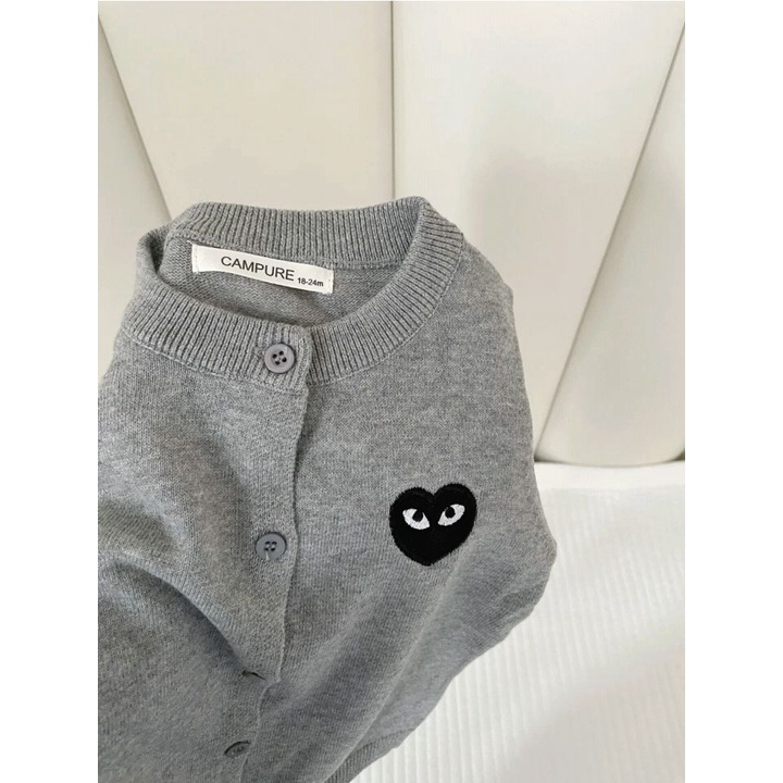 Mùa thu trẻ em đan cardigan màu xám mùa xuân và mùa thu áo len mới trẻ em trái tim yêu thương áo khoác trẻ em áo len trẻ em