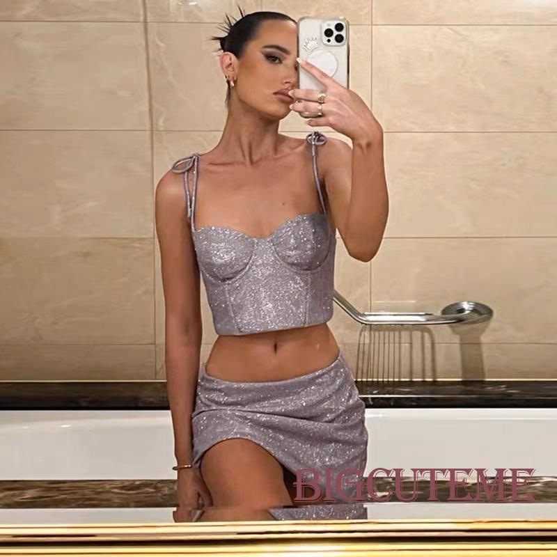 Bộ Trang Phục 2 Mảnh Gồm Áo Hai Dây Và Chân Váy Chữ A Mini Màu Bóng Thời Trang Cho Nữ