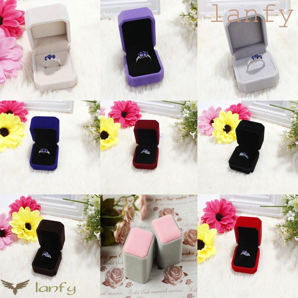 Hộp Đựng Nhẫn Cưới Sang Trọng