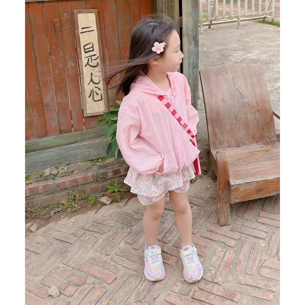 Mua áo gió bé trai bé gái tặng quần sooc cùng bộ vải xuất dư