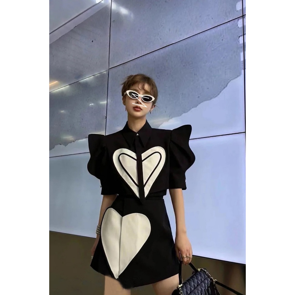 Bộ Áo Sơ Mi Tay Loe In Họa Tiết Trái Tim + Chân Váy Lưng Cao Thời Trang Mùa Hè 2023 D4VJ Cho Nữ