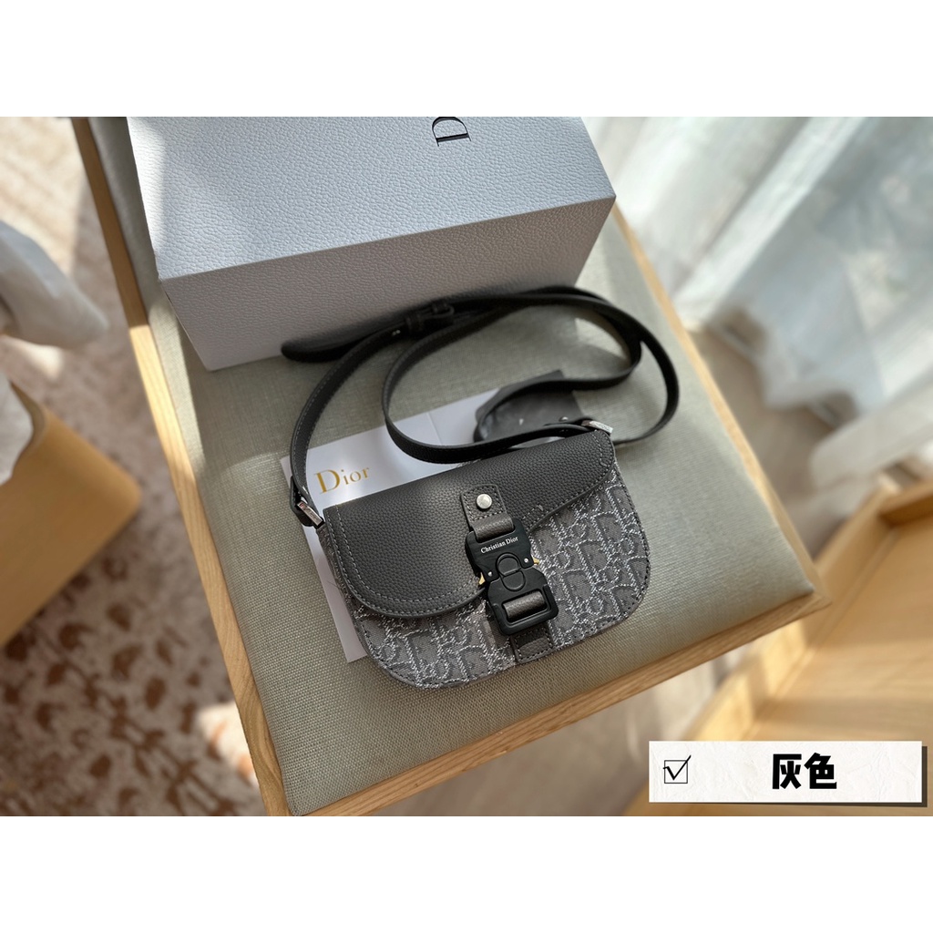 Túi Đeo Chéo Hình Yên Ngựa Mới Cho Nam