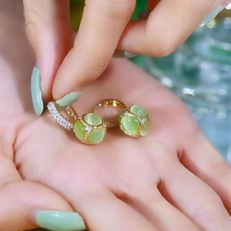 Khuyên Tai Tròn Đính Đá Mắt Mèo Tự Nhiên Thiết Kế Mới Tinh Tế Cho Nữ