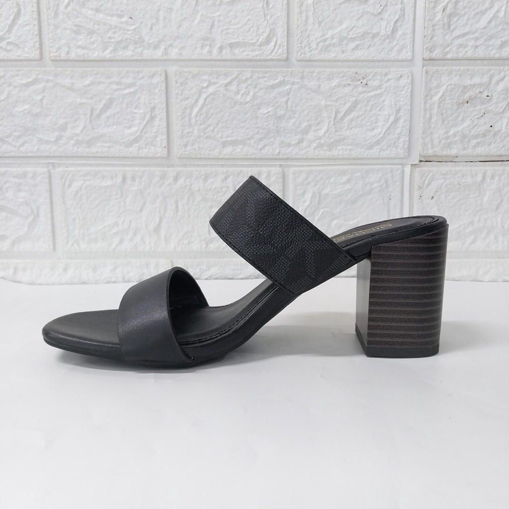 Sandal MK đínhd logo, gót trụ 7cm