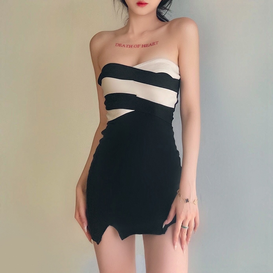 Weird Puss Đầm Đen Mùa Hè Không Dây Chéo Ngực Phối Đường Viền Trước Và Bên Hông Gợi Cảm