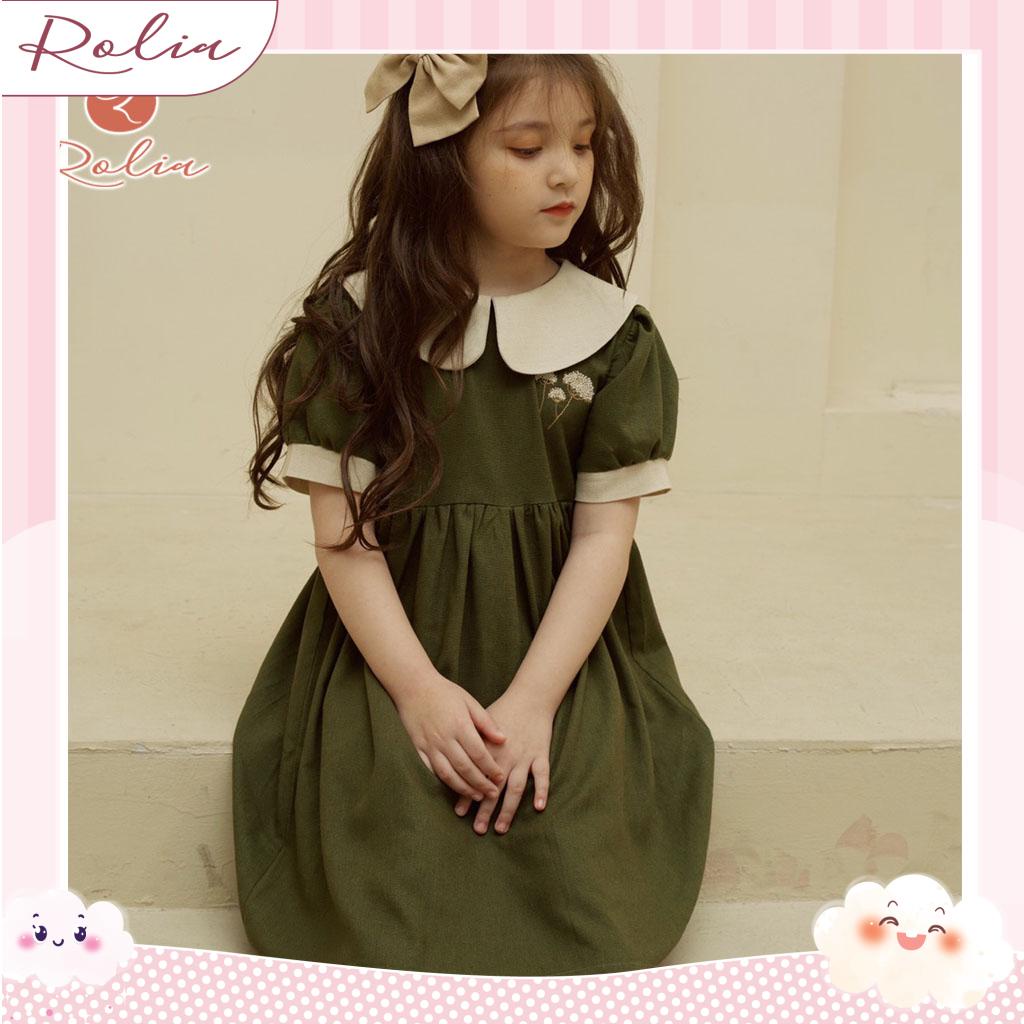 Váy bé gái vintage xanh rêu cổ sen trắng thêu họa tiết trước ngực ROLIA Orla Dressc, chất mát mặc xinh sang chảnh V104