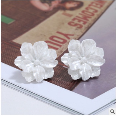 Bông Tai Ba Chiều Hình Hoa Trà Đính Ngọc Trai Phong Cách Hàn Quốc