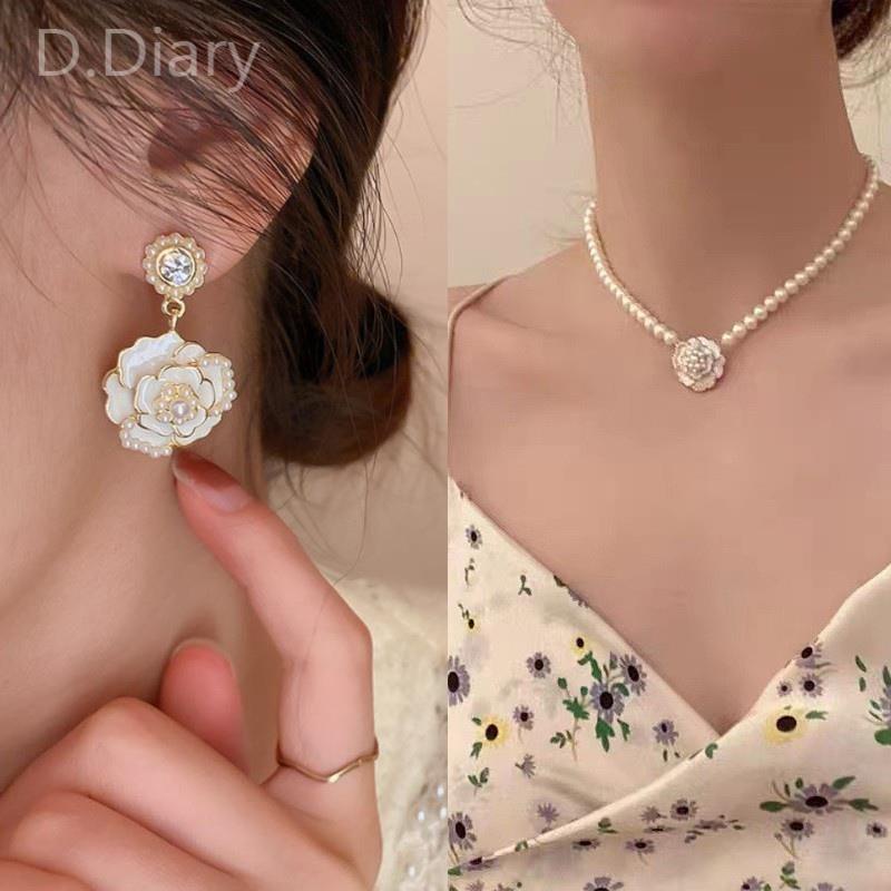 Bộ Vòng cổ + Bông Tai Đính Hoa Trà Và Hạt Ngọc Trai Thời Trang Hàn Quốc Cho Nữ