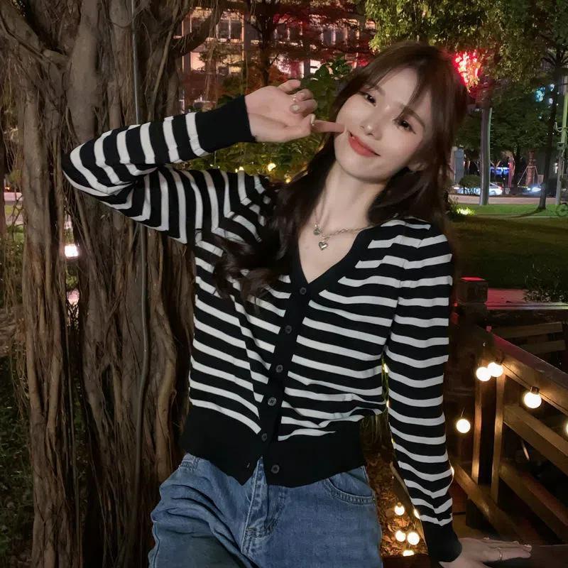 Áo Cardigan Dệt Kim Mỏng Dáng Rộng Cổ Chữ V Tay Dài Kẻ Sọc Thời Trang Dành Cho Nữ