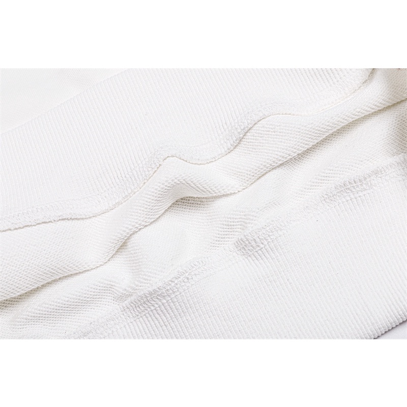 Ami-the three-dimensional love logo trên ngực thông qua ba chiều dệt kim thêu và khăn thêu để hoàn thành áo len cổ tròn, cả nam và nữ